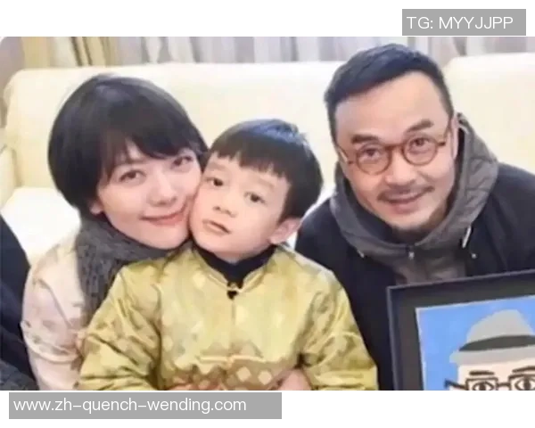 杨乐乐带儿子飞成都参与马术竞赛，汪涵又缺席，沐沐露脸更像妈妈