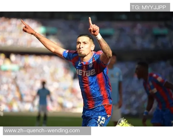 水晶宫与斯特拉斯堡赛前,维埃拉现身法国酒吧和球迷一同观战 水晶宫与斯特拉斯堡赛前,维埃拉现身法国酒吧和球迷一同观战